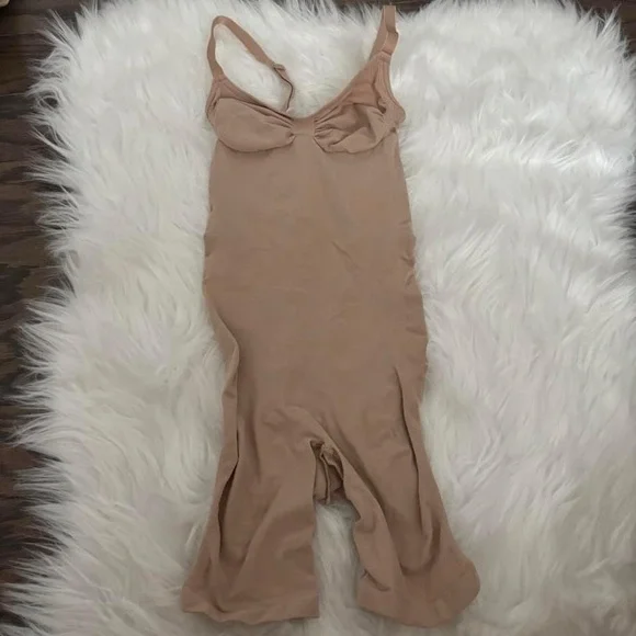 SKIMS Seamless Sculpt Mid Thigh Brief Bodysuit S/M NEW - Picture 3 of 4